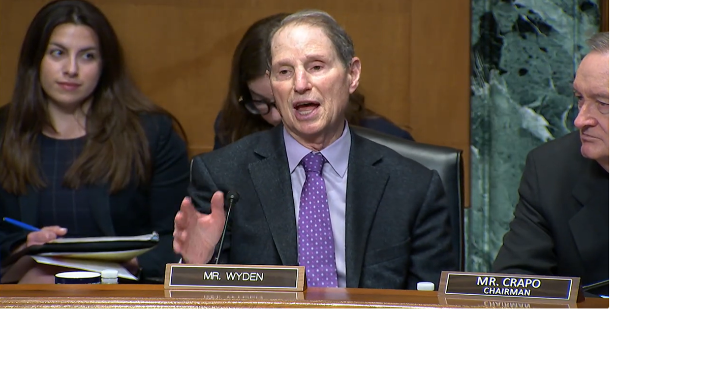 Wyden urges stronger USMCA enforcement to aid U.S. economy