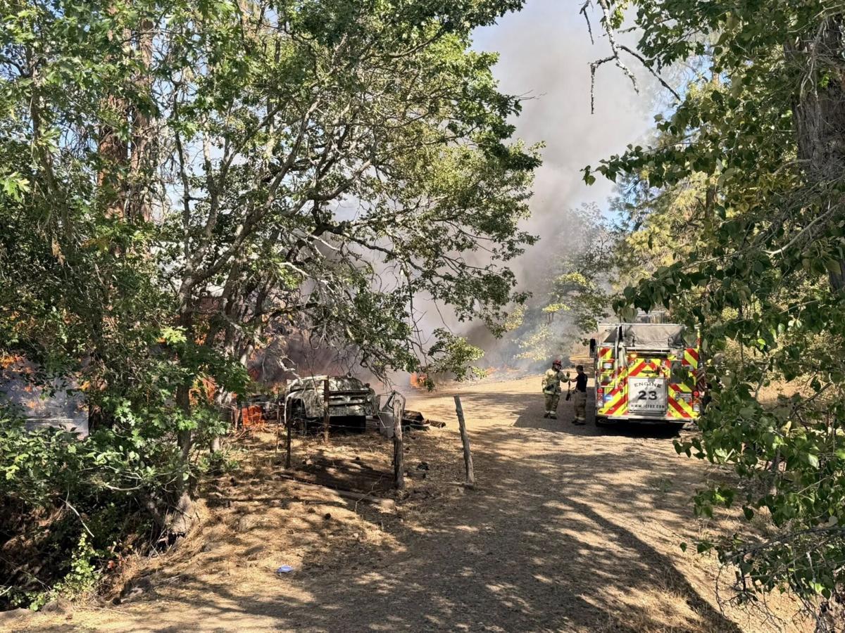 Reed Point Fire Forward progress of grassfire caused by a structure fire in Eagle Point ...