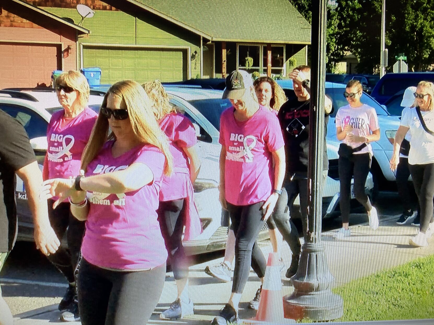 Local woman hosts 2nd annual 5K fun run/walk in honor of breast cancer awareness month Top Stories kdrv Foto