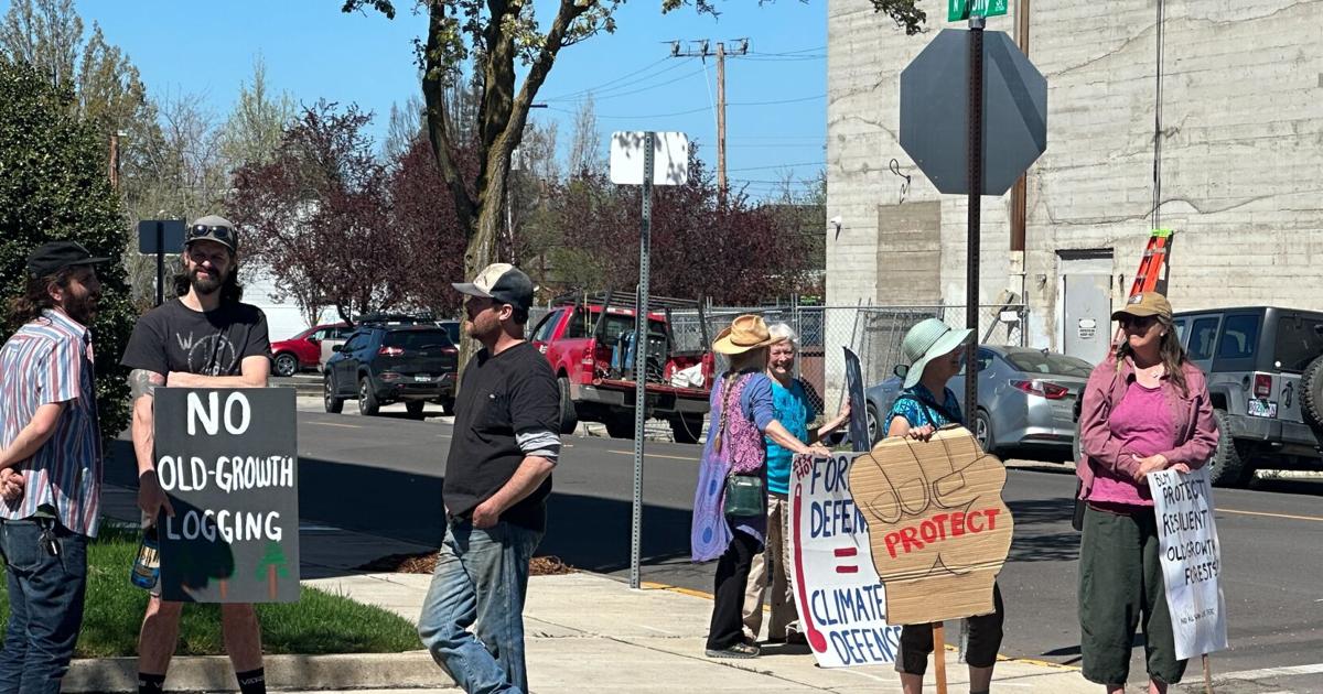 Blm Rallies KS Wild rallies outside courthouse ahead of session with BLM | Top ...
