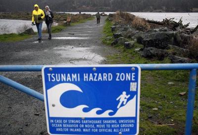CP NewsAlert: ѻý tsunami watch upgraded to advisory after massive quake off Russia