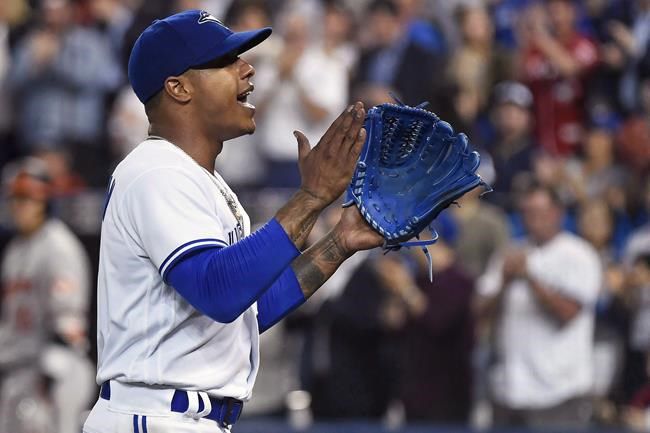 Blue Jays' R.A. Dickey wins Gold Glove