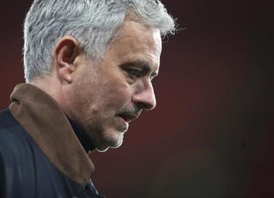 Mourinho fired by Tottenham 6 days before cup final