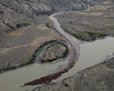 Indigenous nation closes ѻý's Chilcotin River bridge, citing riverbank cracks