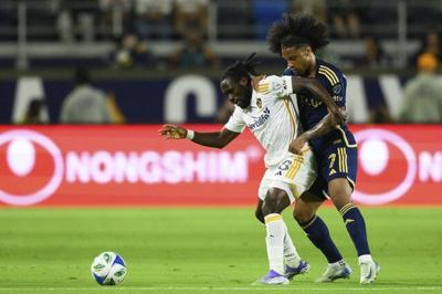 Paintsil scores twice as lowly Galaxy whip Whitecaps 3-0