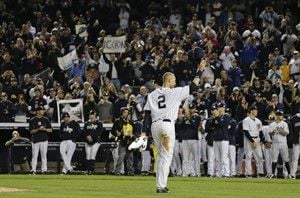 Jeter exits final All-Star Game to a standing ovation in 2014