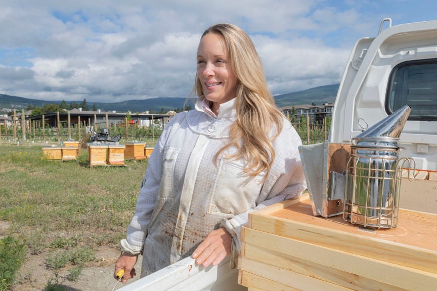 11-6-2020-WEB-Beekeeper-Hiveology.jpg
