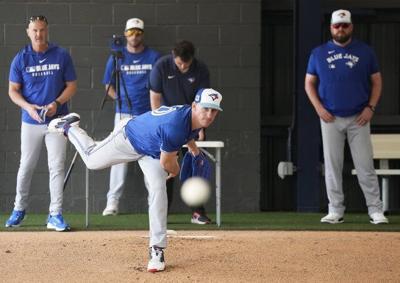 Clement scores winning run on wild pitch as Blue Jays edge Pirates 2-1