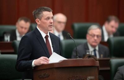 In the news today: Alberta finance minister to give fiscal update