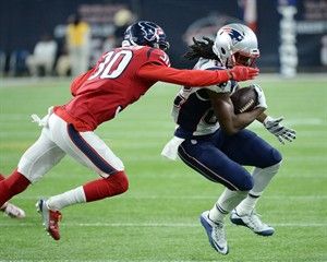 Texans fall to Patriots 27-6; Hoyer evaluated for concussion