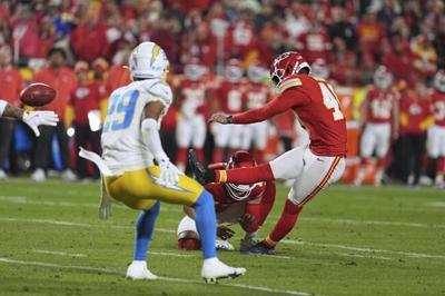 Chiefs win 9th straight AFC West title, beating Chargers 19-17 on late field goal