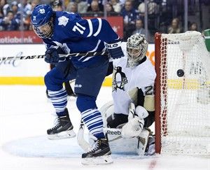 Crosby has goal, 3 assists as Penguins beat Maple Leafs 5-2