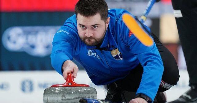Dunstone's Canadian crew rolling with 4 wins in a row at world curling championship