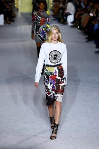 Paris fashion: Excess at Balmain; Chloe designer makes debut, World News