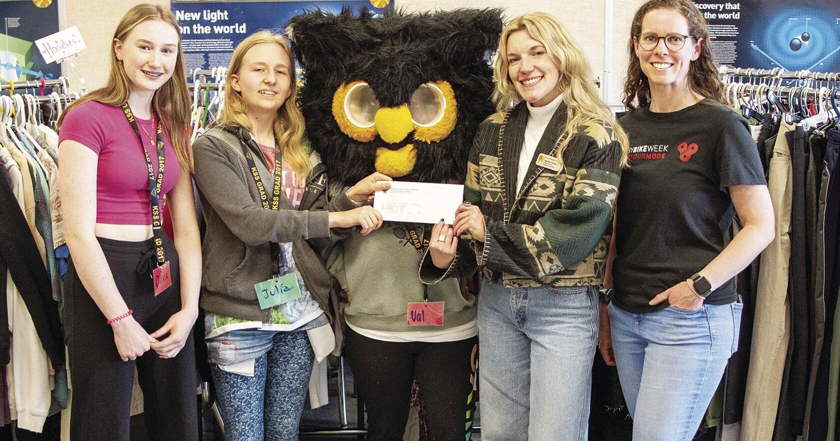 Students raise money for food bank - Vimarsana News