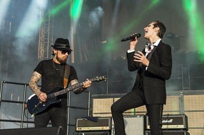 Jane's Addiction bandmates sue each other over onstage fight that ended tour