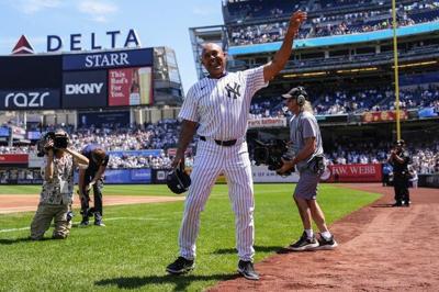 Mariano Rivera tears Achilles in Yankees Old-Timers' Day game and needs surgery