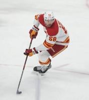 Flames re-sign forward Justin Kirkland to one-year contract worth US$900,000