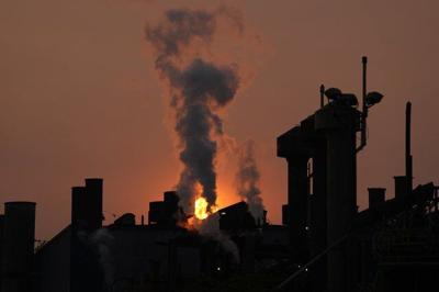 Canada's greenhouse gas emissions edge down in 2023, among lowest totals since 1990s