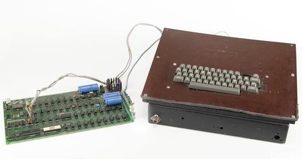 Vintage computer that helped launch the Apple empire is being sold at auction - Vimarsana News