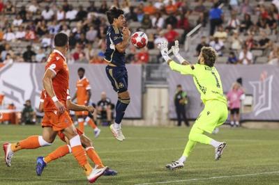 Whitecaps, Forge open Canadian Championship semifinals with 2-2 draw