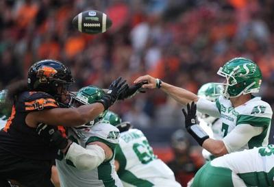 Harris throws for three touchdowns, Saskatchewan Roughriders thump ѻý Lions 33-27