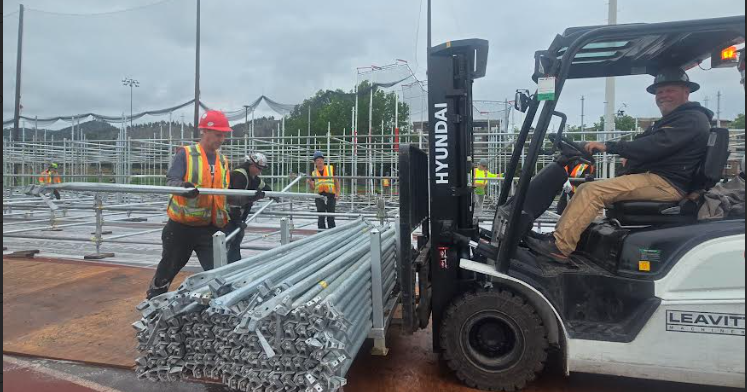 Kelowna's super-sized Apple Bowl under construction
