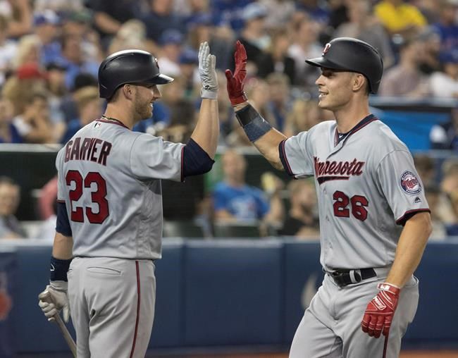 Twins rally with 7-run eighth to topple Blue Jays