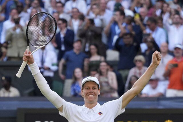 Jannik Sinner beats 2-time defending champion Carlos Alcaraz to win his first Wimbledon title
