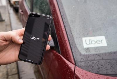 ѻý court squelches Vancouver bylaw that forced ride-hailing firms to pay fees