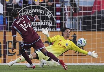 Calvin Harris has goal, assist in Rapids' 3-0 win over Whitecaps