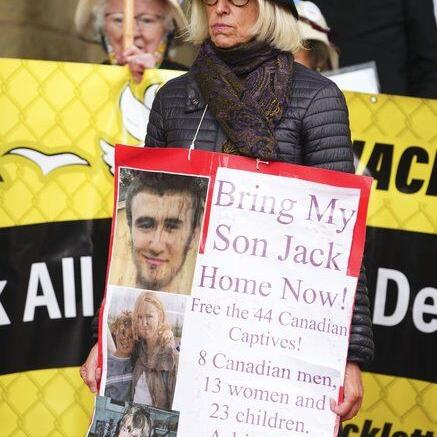 Parents of Canadian held in Syria urge Ottawa to act as prisoners are sent to Iraq