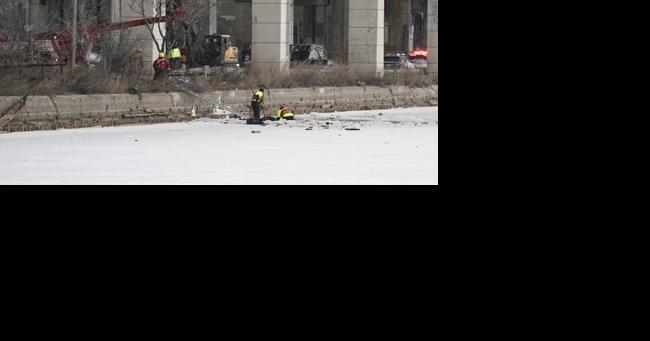 Person pulled from icy water hours after vehicle crashes into Lake Ontario: police - Vimarsana News