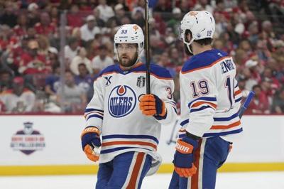 Edmonton Oilers deal winger Viktor Arvidsson to Boston Bruins for 2027 draft pick