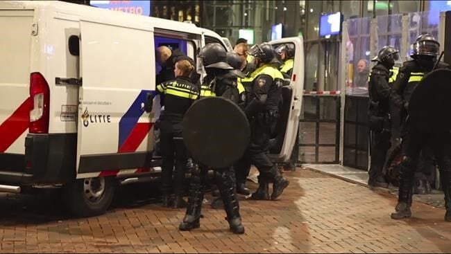 Amsterdam police say 5 hospitalized and 62 detained after attacks on Israeli soccer fans