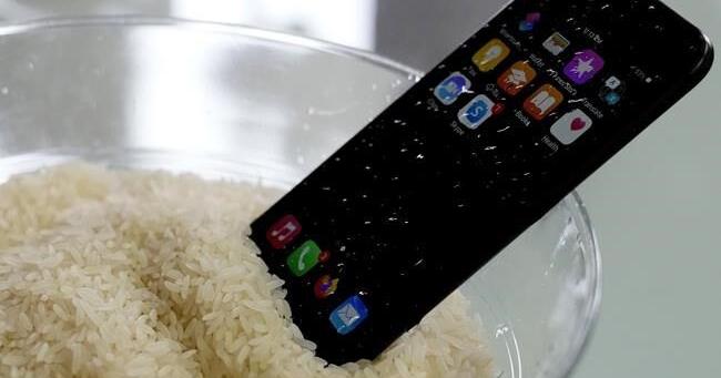 One Tech Tip: Don't use rice for your device. Here's how to dry out your smartphone - Vimarsana News