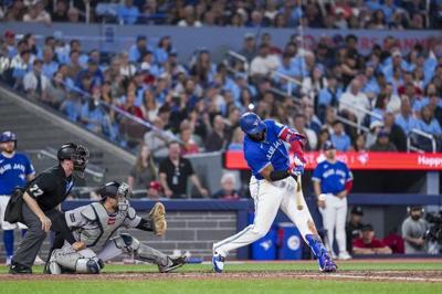 Blue Jays score 4 times in sixth-inning rally to edge Yankees 5-4