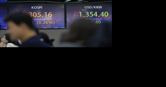 Stock market today: Wall Street falls, pulling S&P 500 down 10% from its July peak - Vimarsana News