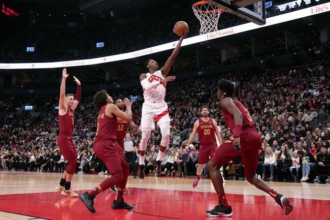 New look Raptors clip Cavaliers 124 121 in New Year s Day roller