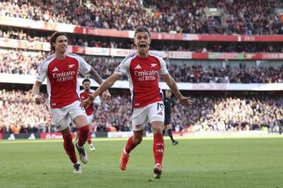 Palmer nets four first-half goals, Haaland kept scoreless, Arsenal leaves it late to beat Leicester