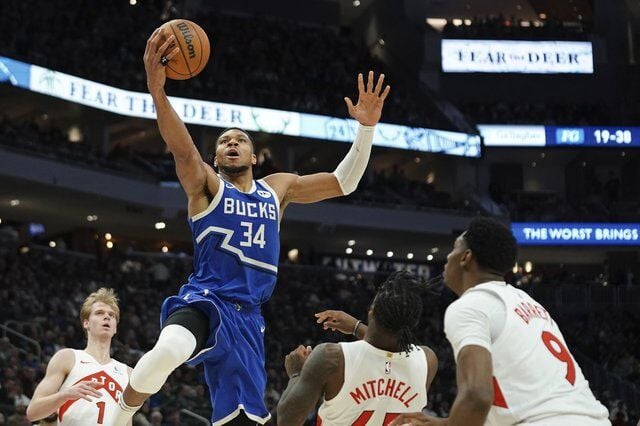 Antetokounmpo scores 35 to lead Bucks past Raptors 130-112