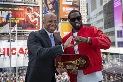 Sean 'Diddy' Combs returns key to New York City in response to video of him attacking singer Cassie