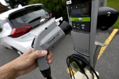 Car shoppers pessimistic about Canada's zero-emissions vehicle sales target: survey