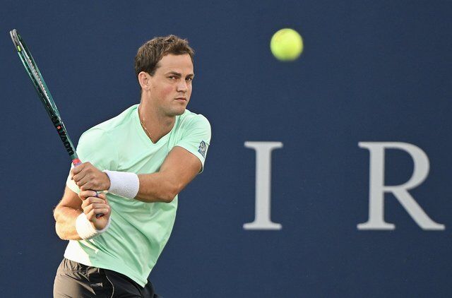 Arseneault opens NBO with straight sets win over Royer
