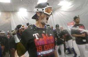 Hamels goes the distance as Rangers clinch 