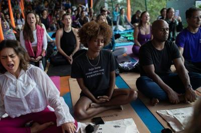 Hindu music singer inaugurates project to spread yoga in Brazil's favelas