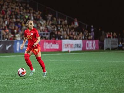 AFC Toronto adds to roster with defender Zoe Burns and forward Lauren Rowe