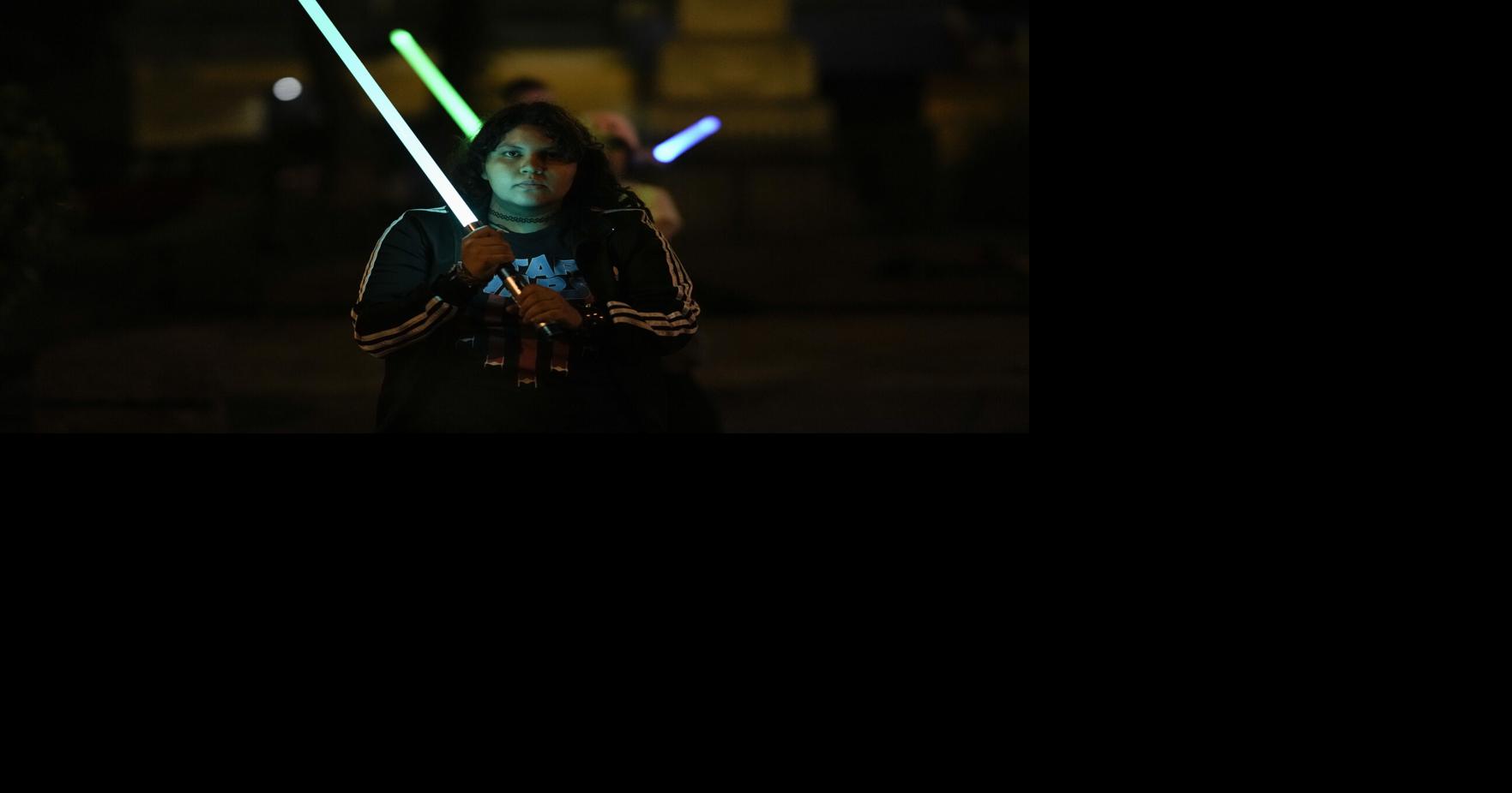 Fanáticos de Star Wars perfeccionan sus habilidades en duelos con sables de luz en una academia Jedi en Ciudad de México |  Entretenimiento