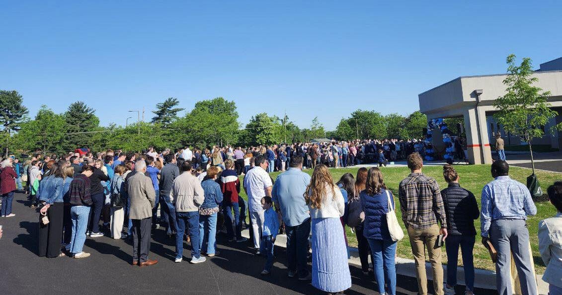 Ninth and O dedicates building; honors pastor on his 25th anniversary