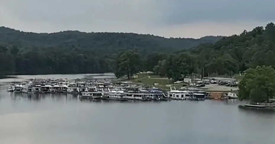 Search continues for missing woman at Grayson Lake